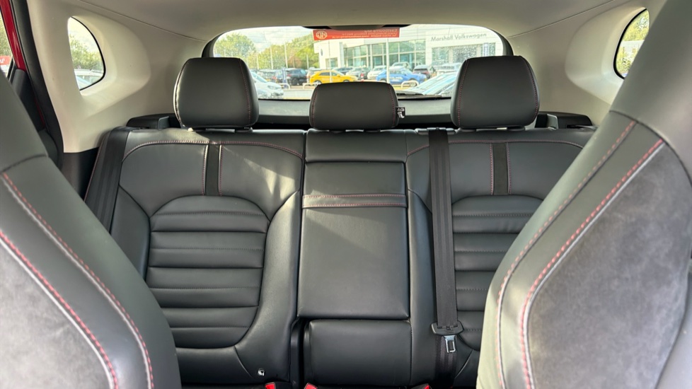 MG HS 1.5 T-GDI Exclusive 5dr DCT Petrol Hatchback - Image 15