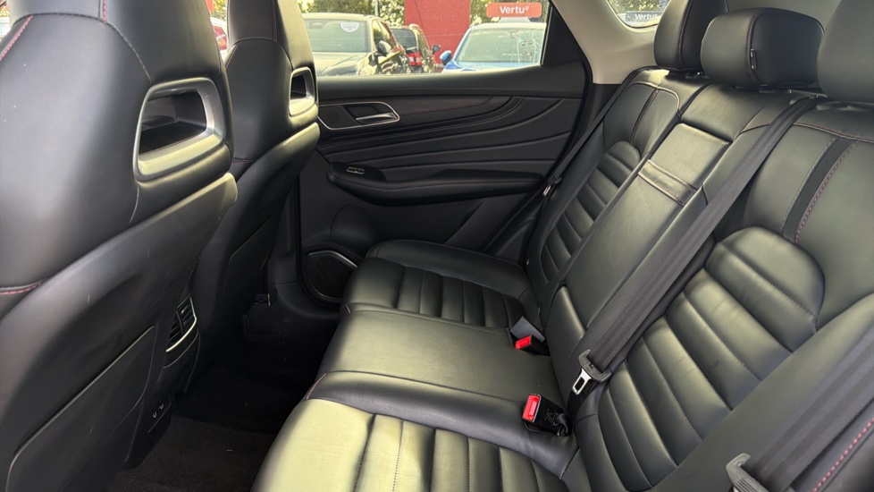 MG HS 1.5 T-GDI Exclusive 5dr DCT Petrol Hatchback - Image 16