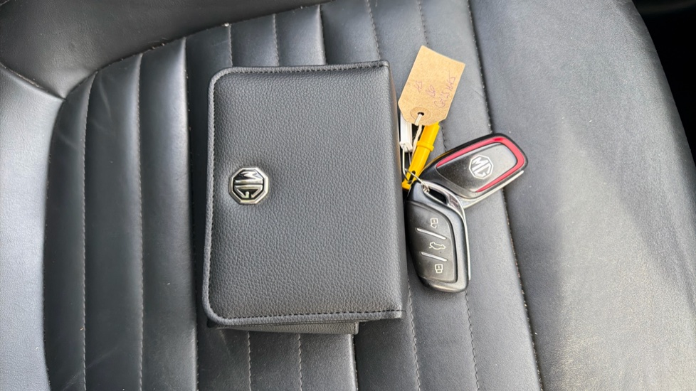 MG HS 1.5 T-GDI Exclusive 5dr DCT Petrol Hatchback - Image 19