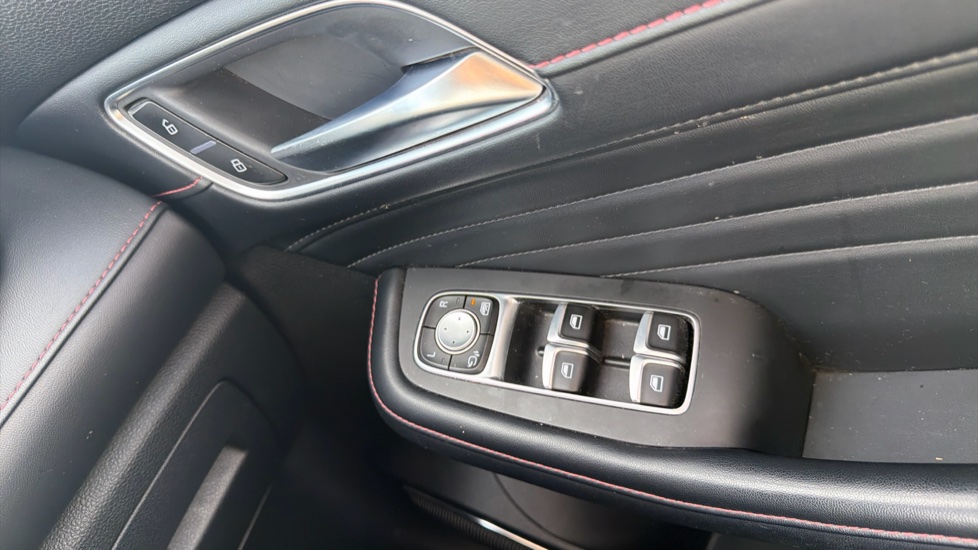 MG HS 1.5 T-GDI Exclusive 5dr DCT Petrol Hatchback - Image 23