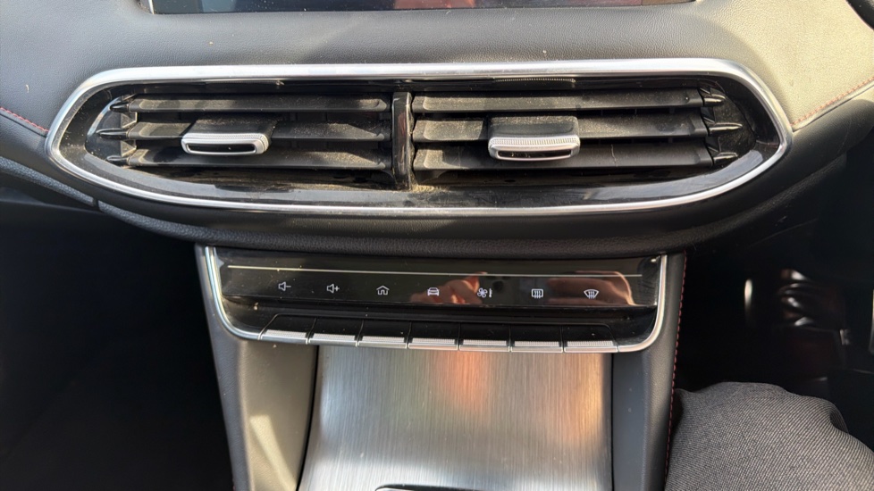 MG HS 1.5 T-GDI Exclusive 5dr DCT Petrol Hatchback - Image 27