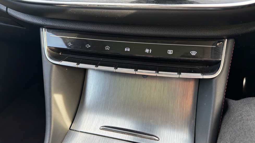 MG HS 1.5 T-GDI Exclusive 5dr DCT Petrol Hatchback - Image 28