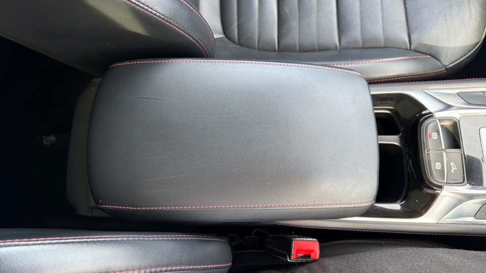 MG HS 1.5 T-GDI Exclusive 5dr DCT Petrol Hatchback - Image 33