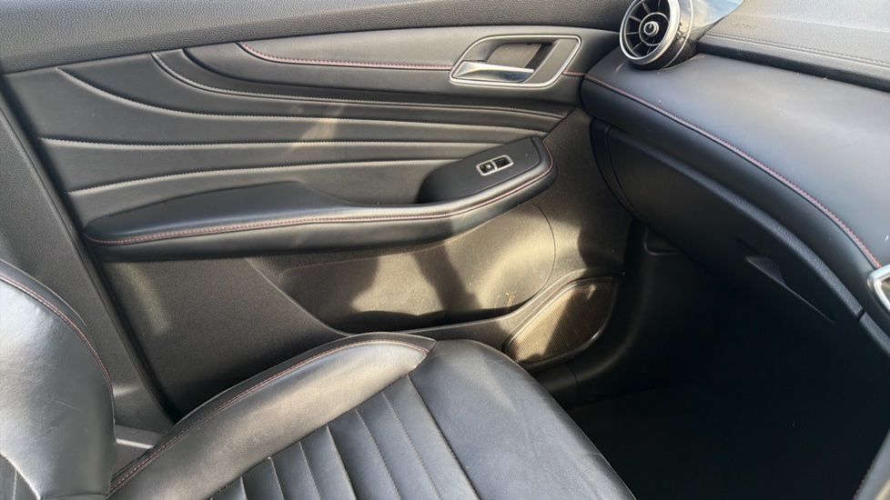 MG HS 1.5 T-GDI Exclusive 5dr DCT Petrol Hatchback - Image 35