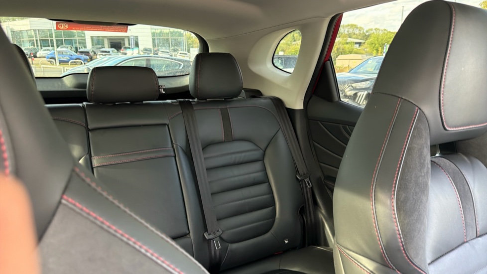MG HS 1.5 T-GDI Exclusive 5dr DCT Petrol Hatchback - Image 37
