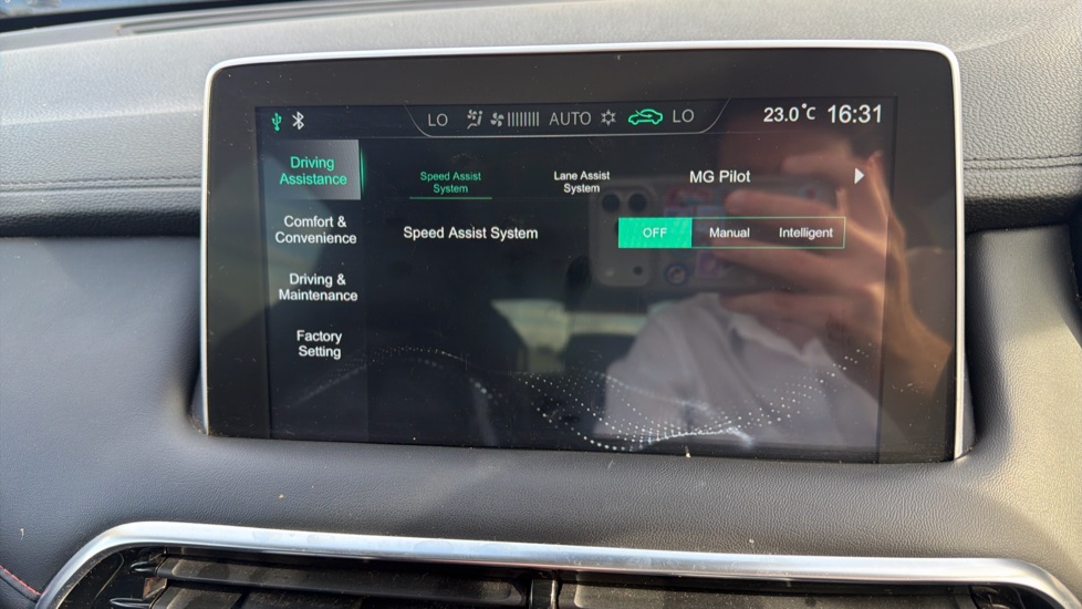 MG HS 1.5 T-GDI Exclusive 5dr DCT Petrol Hatchback - Image 40