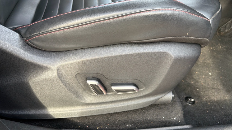 MG HS 1.5 T-GDI Exclusive 5dr DCT Petrol Hatchback - Image 45