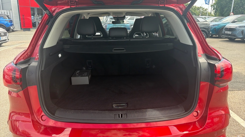 MG HS 1.5 T-GDI Trophy 5dr DCT Petrol Hatchback - Image 4