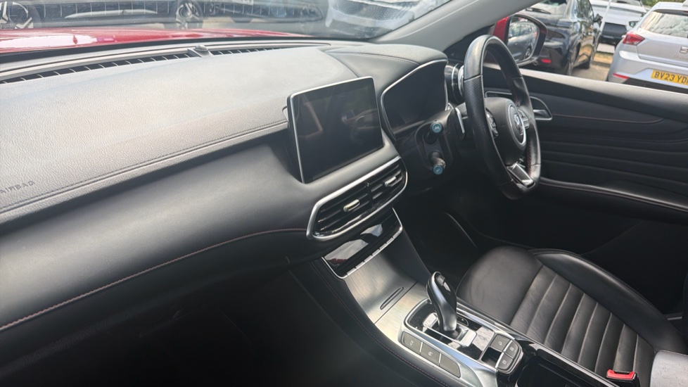 MG HS 1.5 T-GDI Trophy 5dr DCT Petrol Hatchback - Image 9