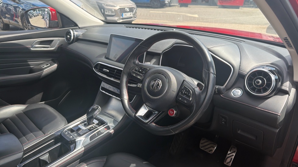 MG HS 1.5 T-GDI Trophy 5dr DCT Petrol Hatchback - Image 11