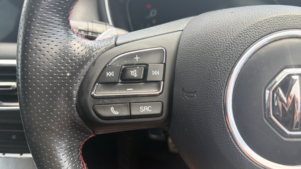 MG HS 1.5 T-GDI Trophy 5dr DCT Petrol Hatchback - Image 30