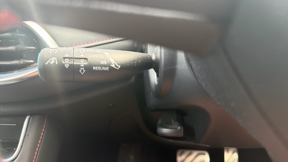 MG HS 1.5 T-GDI Trophy 5dr DCT Petrol Hatchback - Image 32