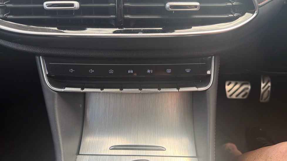 MG HS 1.5 T-GDI Trophy 5dr DCT Petrol Hatchback - Image 33