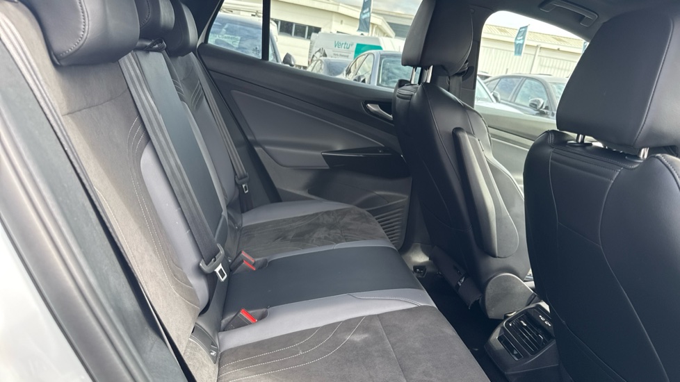 Volkswagen ID.5 128kW Style Pro 77kWh 5dr Auto Electric Coupe - Image 16
