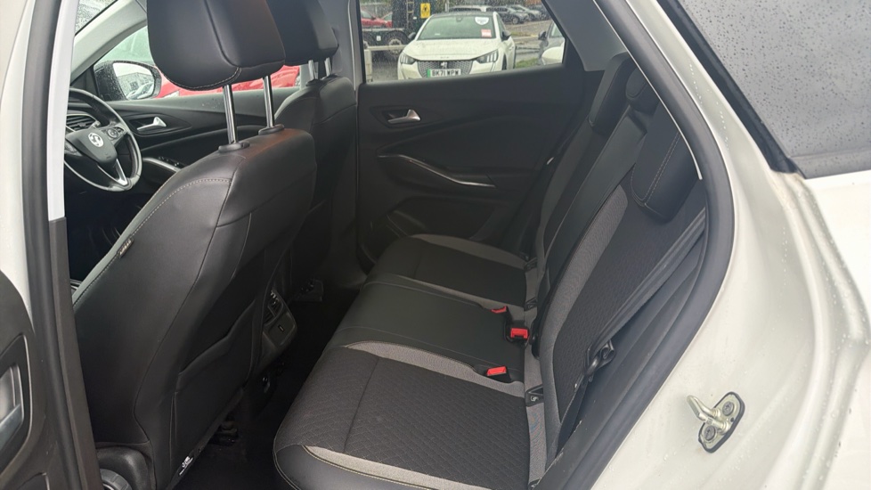 Vauxhall Grandland X 1.5 Turbo D Griffin Edition 5dr Auto Diesel Hatchback - Image 16
