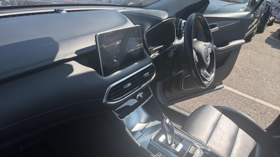 MG HS 1.5 T-GDI SE 5dr DCT Petrol Hatchback - Image 9