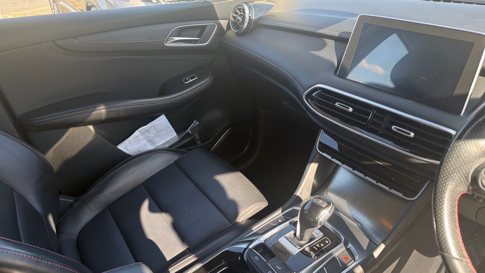 MG HS 1.5 T-GDI SE 5dr DCT Petrol Hatchback - Image 14