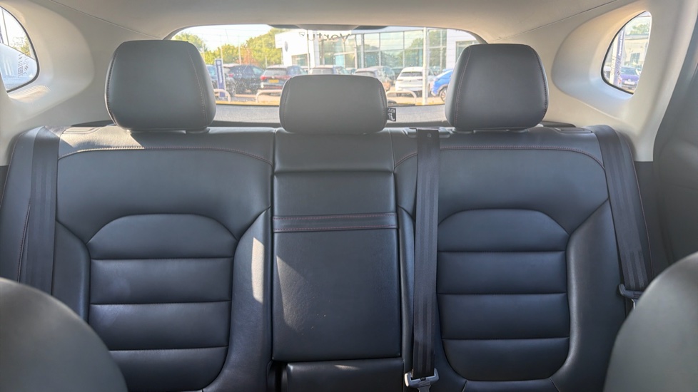 MG HS 1.5 T-GDI SE 5dr DCT Petrol Hatchback - Image 15