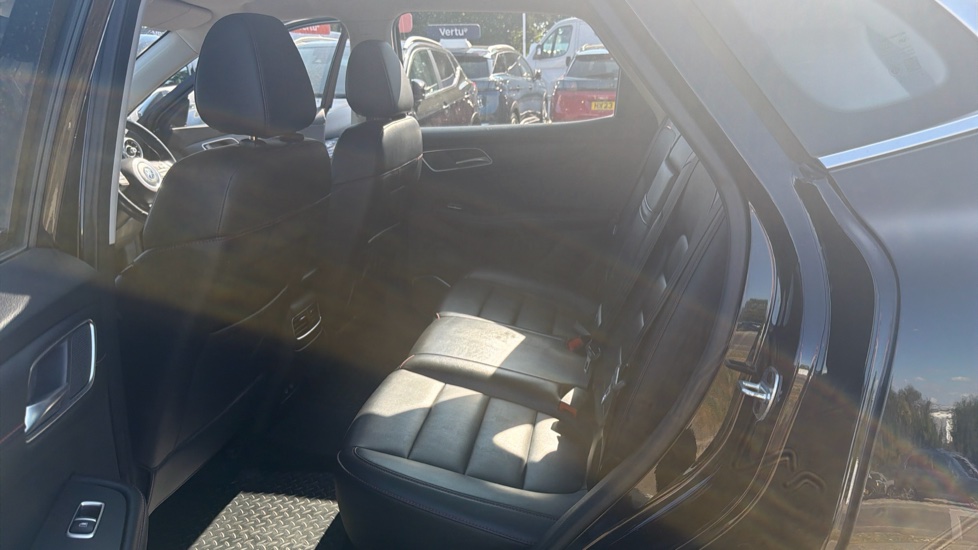 MG HS 1.5 T-GDI SE 5dr DCT Petrol Hatchback - Image 16