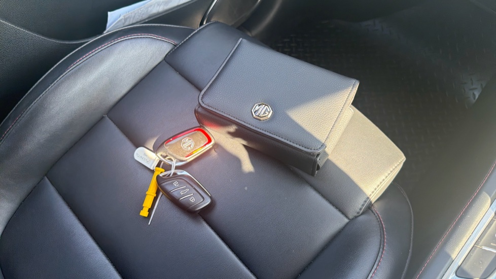 MG HS 1.5 T-GDI SE 5dr DCT Petrol Hatchback - Image 19