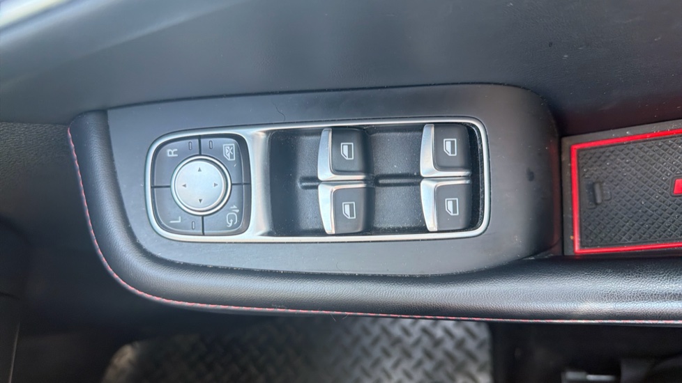 MG HS 1.5 T-GDI SE 5dr DCT Petrol Hatchback - Image 24