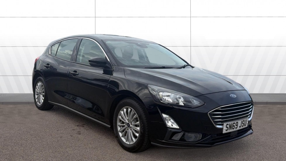 Ford Focus 1.0 EcoBoost 125 Titanium 5dr Auto Petrol Hatchback - Image 1
