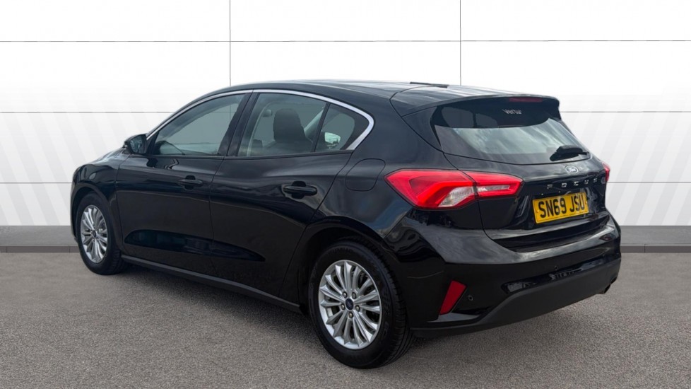 Ford Focus 1.0 EcoBoost 125 Titanium 5dr Auto Petrol Hatchback - Image 2