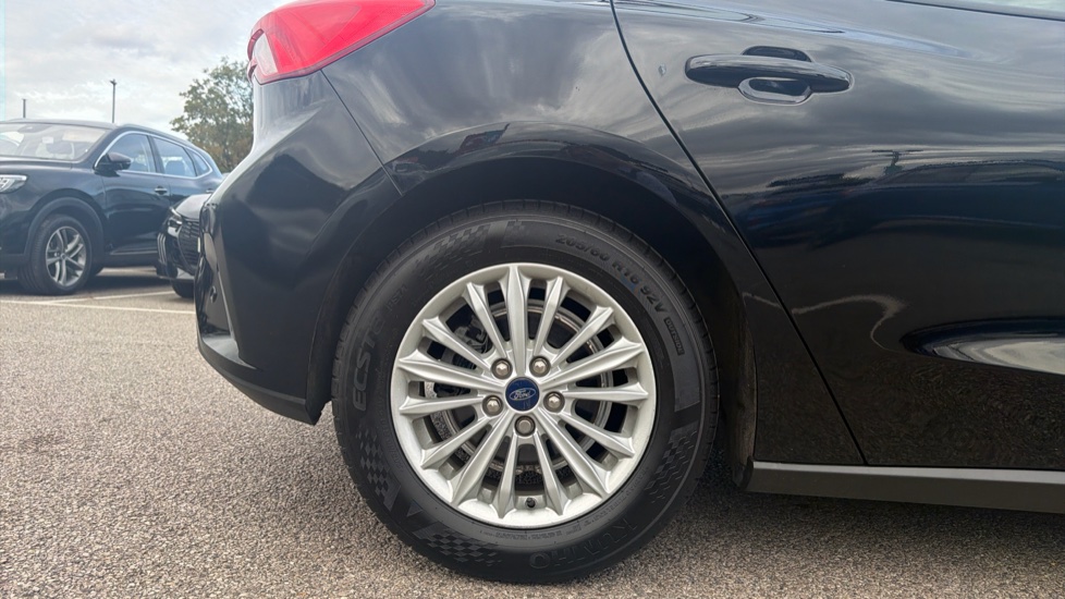 Ford Focus 1.0 EcoBoost 125 Titanium 5dr Auto Petrol Hatchback - Image 7