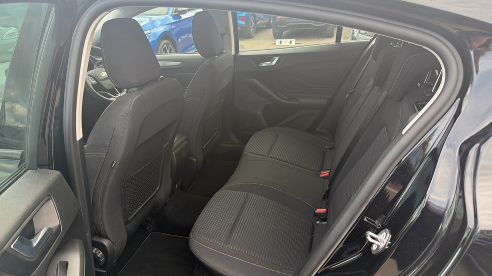 Ford Focus 1.0 EcoBoost 125 Titanium 5dr Auto Petrol Hatchback - Image 16