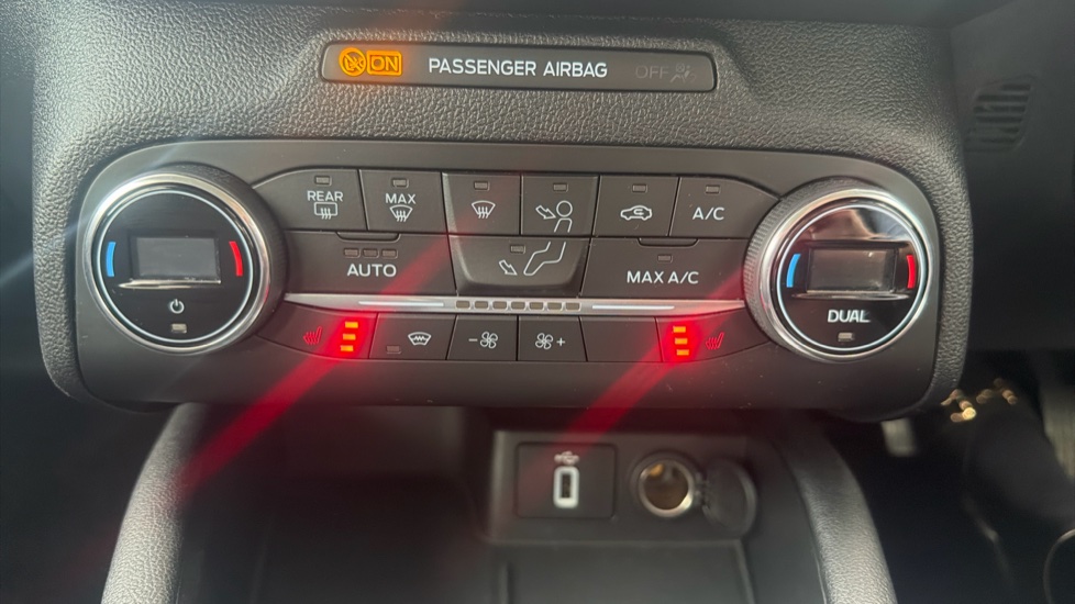 Ford Focus 1.0 EcoBoost 125 Titanium 5dr Auto Petrol Hatchback - Image 22
