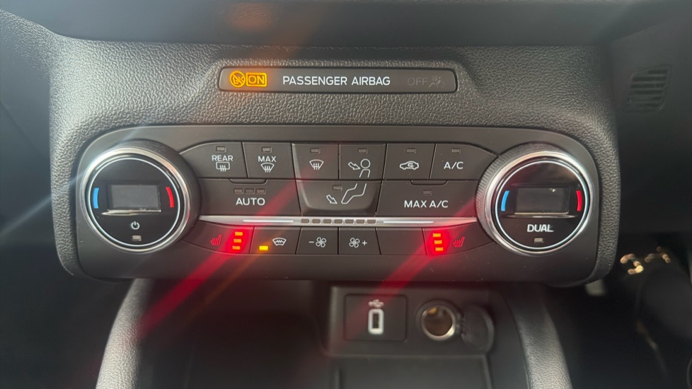 Ford Focus 1.0 EcoBoost 125 Titanium 5dr Auto Petrol Hatchback - Image 23