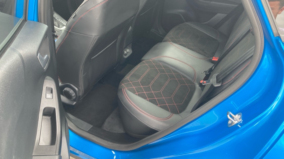 Ford Puma 1.0 EcoBoost Hybrid mHEV 155 ST-Line X DCT 5dr Petrol Hatchback - Image 35