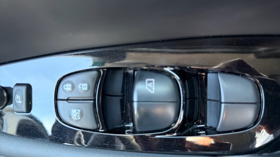Nissan LEAF 110kW N-Connecta 39kWh 5dr Auto Electric Hatchback - Image 8