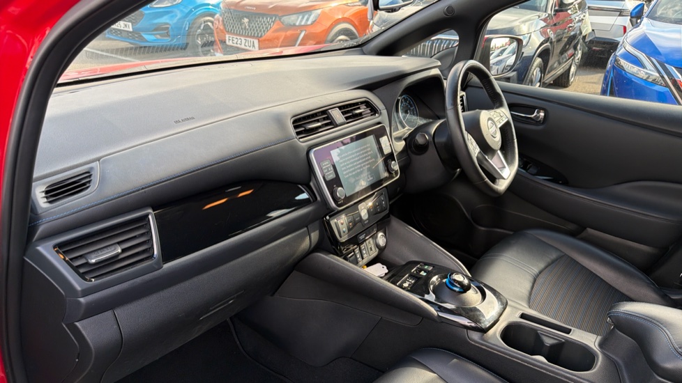 Nissan LEAF 110kW N-Connecta 39kWh 5dr Auto Electric Hatchback - Image 9