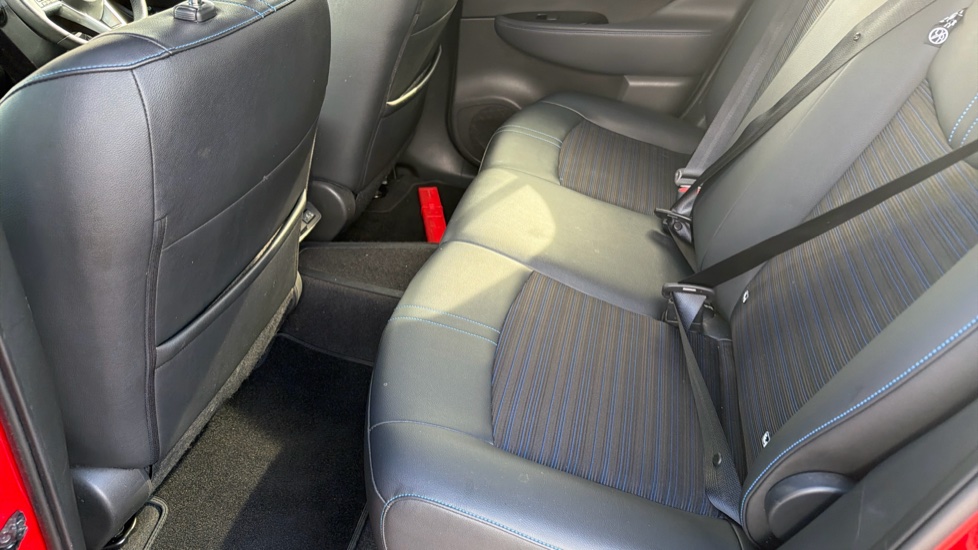 Nissan LEAF 110kW N-Connecta 39kWh 5dr Auto Electric Hatchback - Image 16