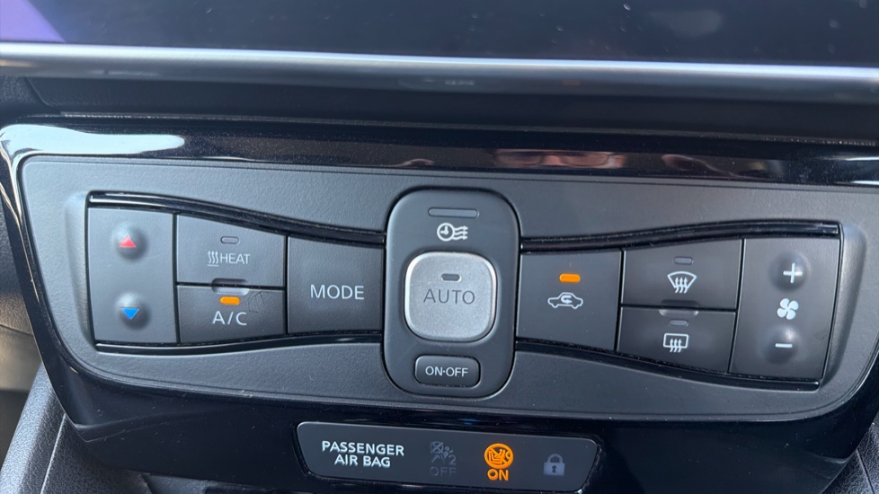 Nissan LEAF 110kW N-Connecta 39kWh 5dr Auto Electric Hatchback - Image 22