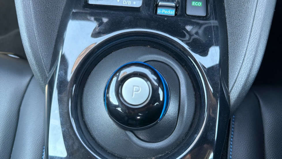 Nissan LEAF 110kW N-Connecta 39kWh 5dr Auto Electric Hatchback - Image 35