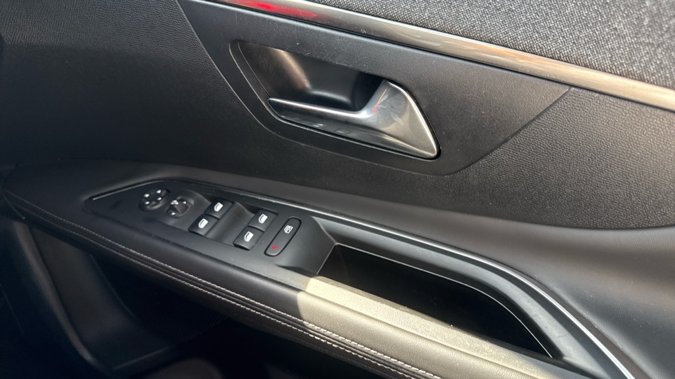 Peugeot 3008 1.6 BlueHDi 120 Allure 5dr Diesel Estate - Image 24