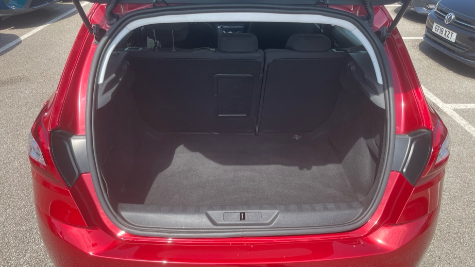 Peugeot 308 1.6 BlueHDi 120 Allure 5dr Diesel Hatchback - Image 4