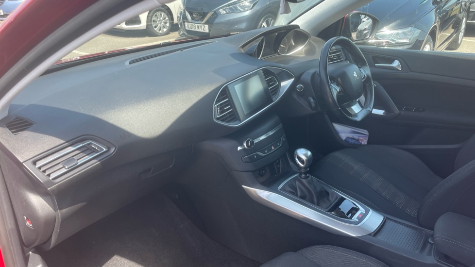 Peugeot 308 1.6 BlueHDi 120 Allure 5dr Diesel Hatchback - Image 9