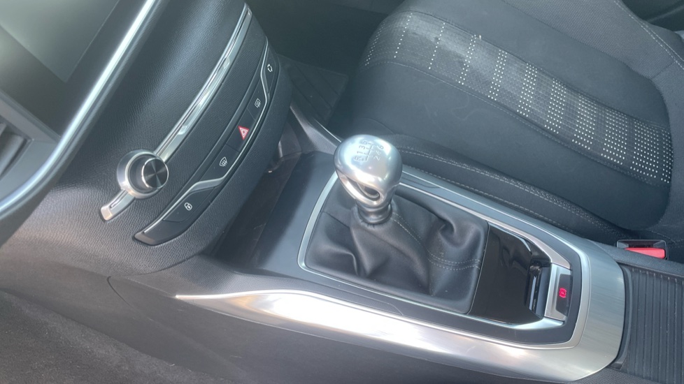 Peugeot 308 1.6 BlueHDi 120 Allure 5dr Diesel Hatchback - Image 13