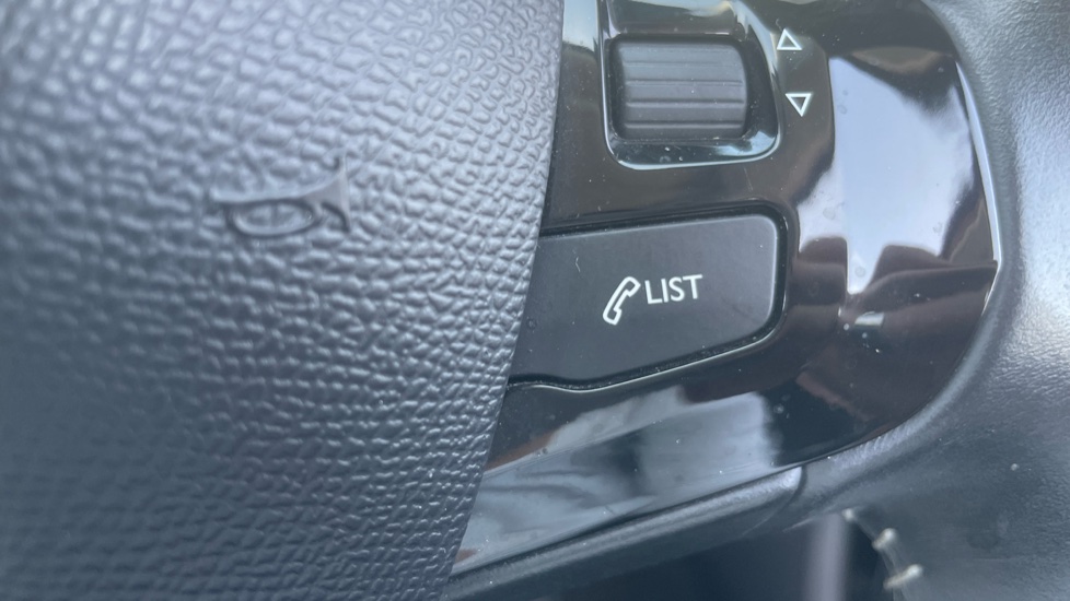 Peugeot 308 1.6 BlueHDi 120 Allure 5dr Diesel Hatchback - Image 26