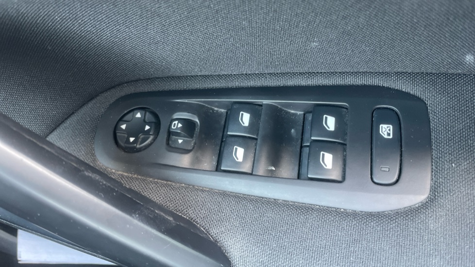 Peugeot 308 1.6 BlueHDi 120 Allure 5dr Diesel Hatchback - Image 27