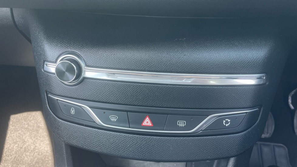 Peugeot 308 1.6 BlueHDi 120 Allure 5dr Diesel Hatchback - Image 32