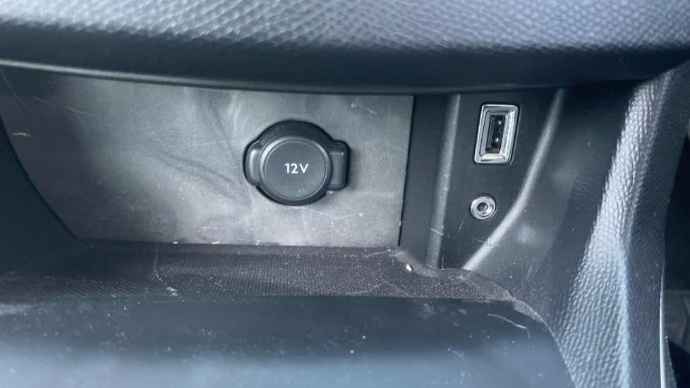 Peugeot 308 1.6 BlueHDi 120 Allure 5dr Diesel Hatchback - Image 33