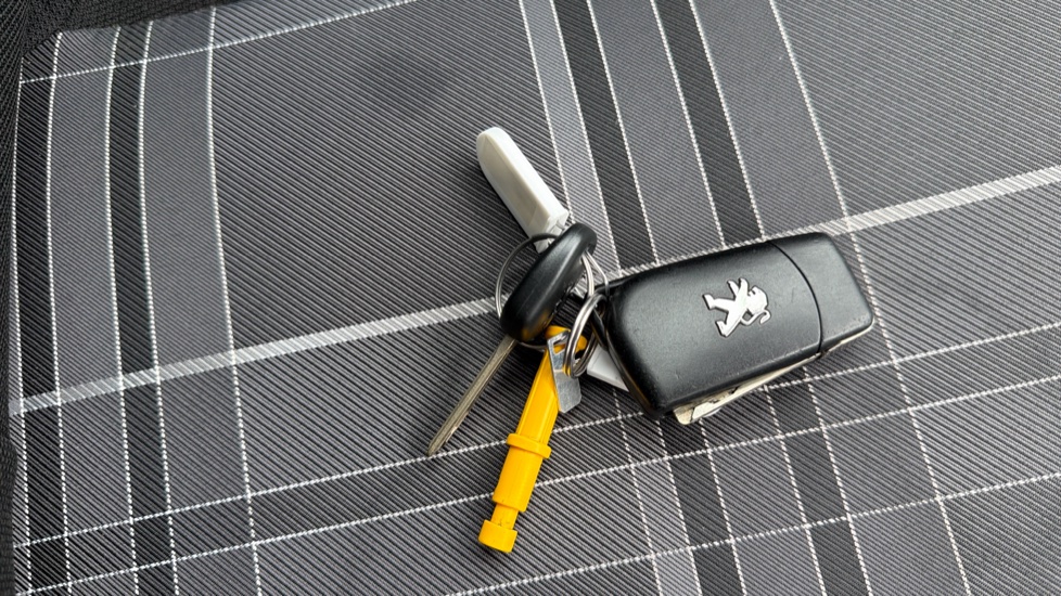Peugeot 108 1.0 Active 5dr Petrol Hatchback - Image 19