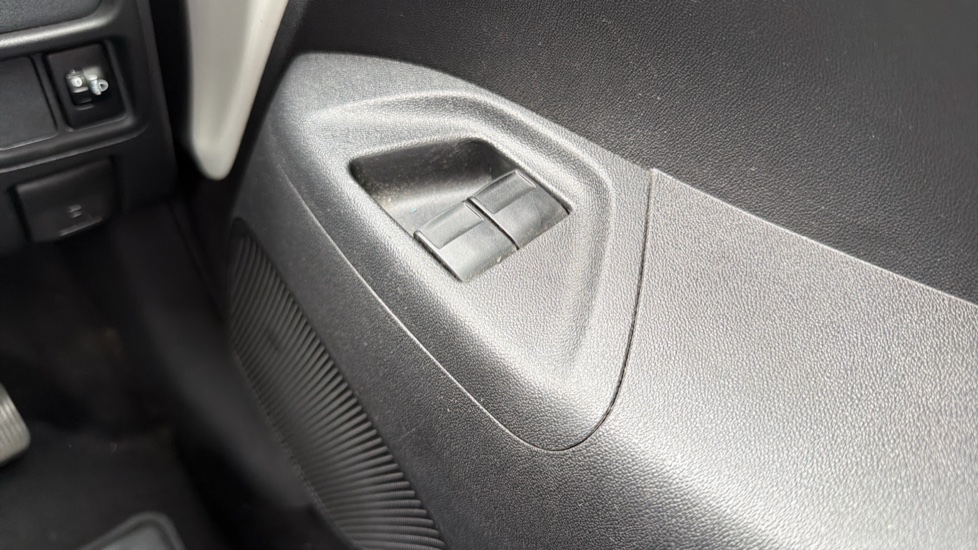 Peugeot 108 1.0 Active 5dr Petrol Hatchback - Image 24