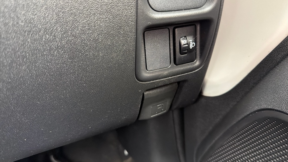 Peugeot 108 1.0 Active 5dr Petrol Hatchback - Image 25