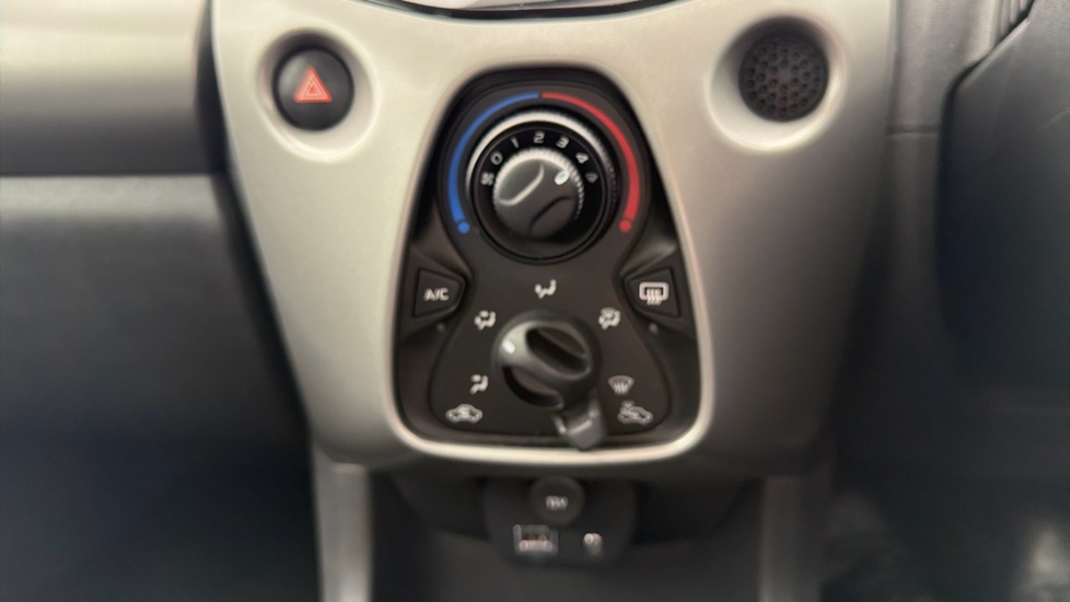 Peugeot 108 1.0 Active 5dr Petrol Hatchback - Image 29