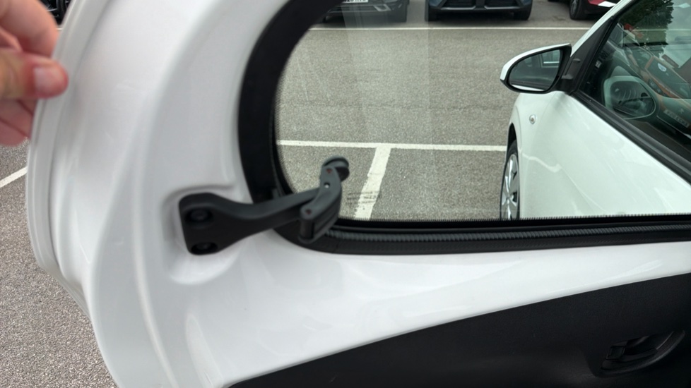 Peugeot 108 1.0 Active 5dr Petrol Hatchback - Image 38